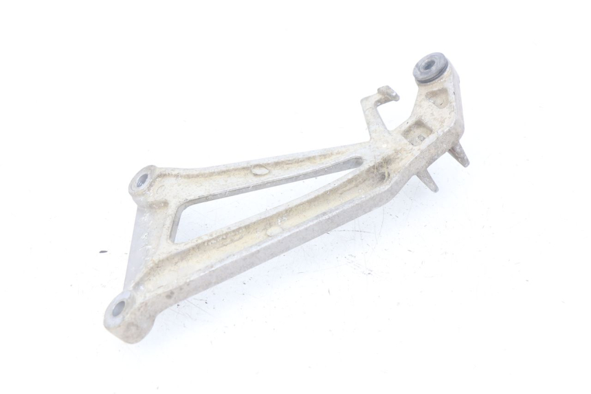 photo de SOPORTE ESTRIBERA TRASERA DERECHA HONDA CBR R 125 (2003 - 2006) - Zoom estado de uso