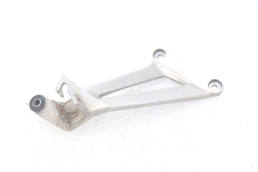 photo de SOPORTE ESTRIBERA TRASERA DERECHA HONDA CBR R 125 (2003 - 2006) - Primer plano técnico