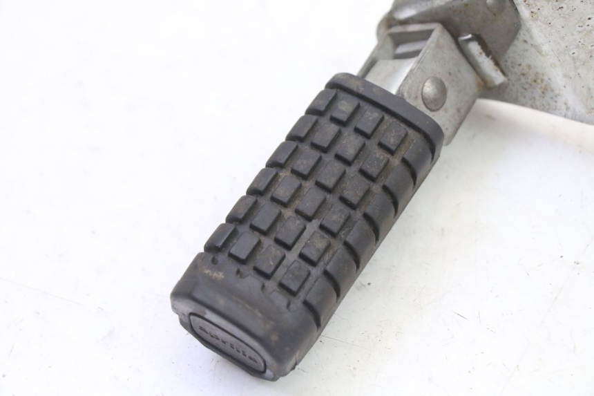 photo de SOPORTE ESTRIBERA TRASERA DERECHA APRILIA CLASSIC 125 (1995 - 2001) - Otra perspectiva