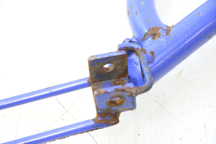 photo de SOPORTE ESTRIBERA TRASERA DERECHA SUZUKI DR S 600 (1985 - 1989) - Primer plano técnico