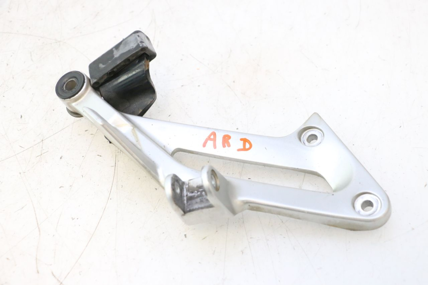 photo de SOPORTE ESTRIBERA TRASERA DERECHA YAMAHA FJR 1300 (2001 - 2005) - Vista principal