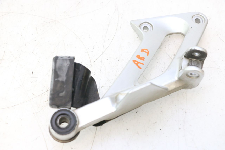 photo de SOPORTE ESTRIBERA TRASERA DERECHA YAMAHA FJR 1300 (2001 - 2005) - Detalle de la pieza