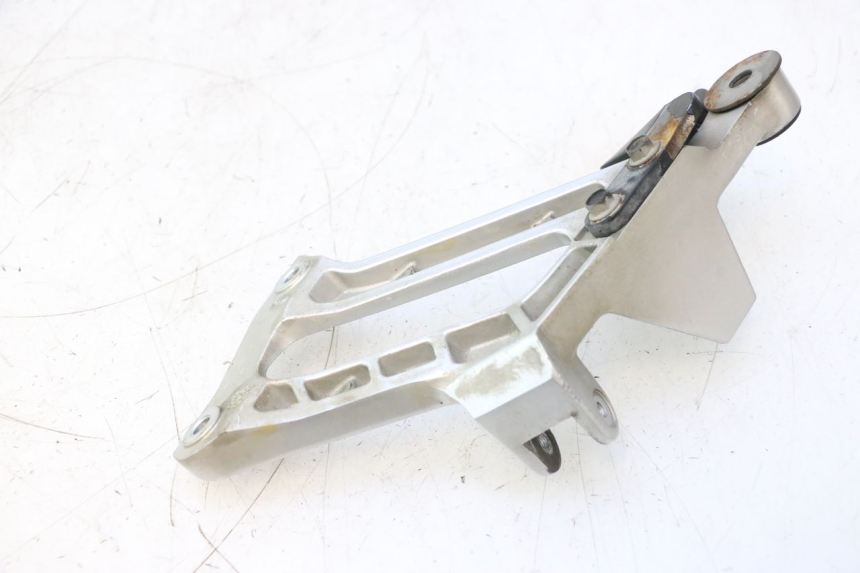 photo de SOPORTE ESTRIBERA TRASERA DERECHA YAMAHA FJR 1300 (2001 - 2005) - Otra perspectiva