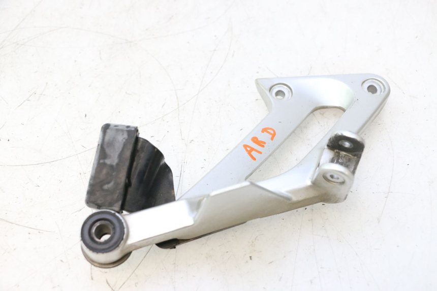 photo de SOPORTE ESTRIBERA TRASERA DERECHA YAMAHA FJR 1300 (2001 - 2005) - Vista general del producto