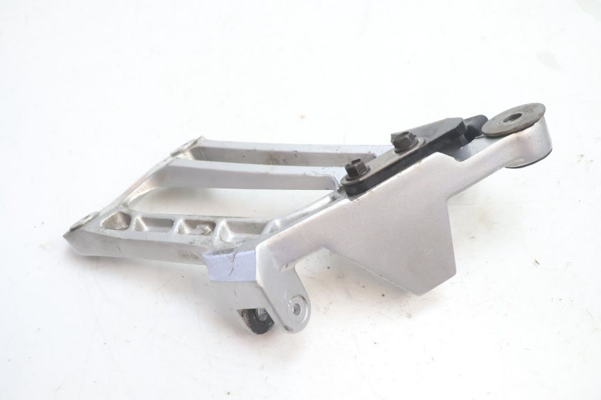 photo de SOPORTE ESTRIBERA TRASERA DERECHA YAMAHA FJR 1300 (2001 - 2005) - Otra perspectiva