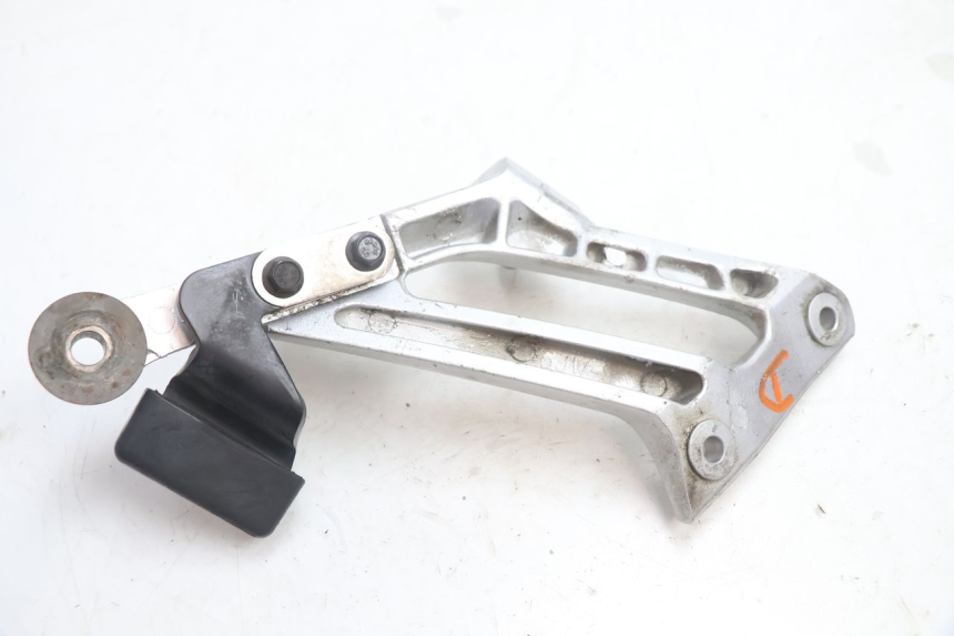 photo de SOPORTE ESTRIBERA TRASERA DERECHA YAMAHA FJR 1300 (2001 - 2005) - Primer plano técnico