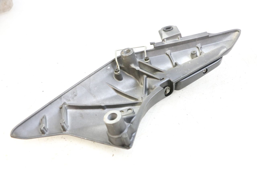 photo de SOPORTE ESTRIBERA TRASERA DERECHA HONDA FJS SILVER WING SILVERWING 400 (2005 - 2008) - Primer plano técnico