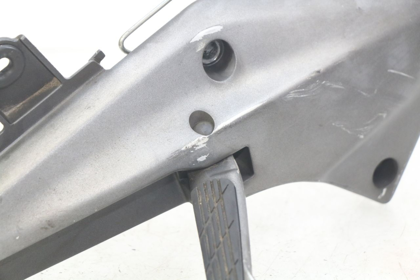 photo de PLATINA APOYA PIE TRASERO DERECHO HONDA FJS SILVERWING SILVER WING 400 (2009 - 2016) - Vista general del producto