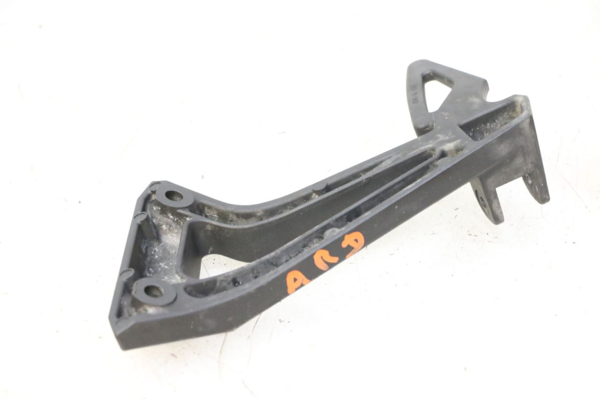 photo de SOPORTE ESTRIBERA TRASERA DERECHA YAMAHA FZ6 FAZER S2 600 (2007 - 2011) - Detalle de la pieza