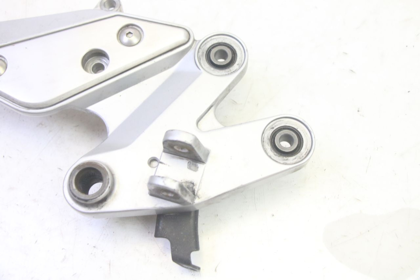 photo de SOPORTE ESTRIBERA TRASERA DERECHA YAMAHA FZ6 N FAZER 600 (2004 - 2006) - Zoom estado de uso