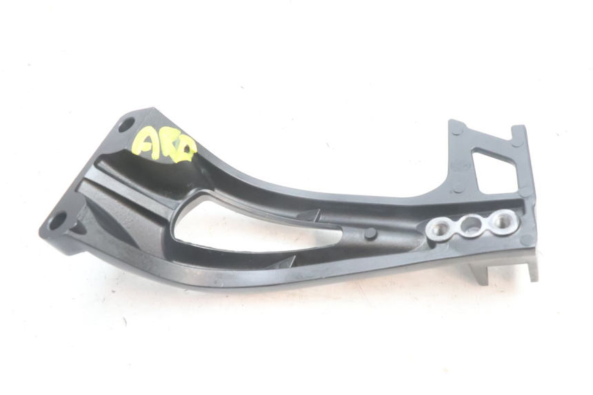 photo de SOPORTE ESTRIBERA TRASERA DERECHA YAMAHA FZ8 800 (2010 - 2016) - Estado de la superficie y material