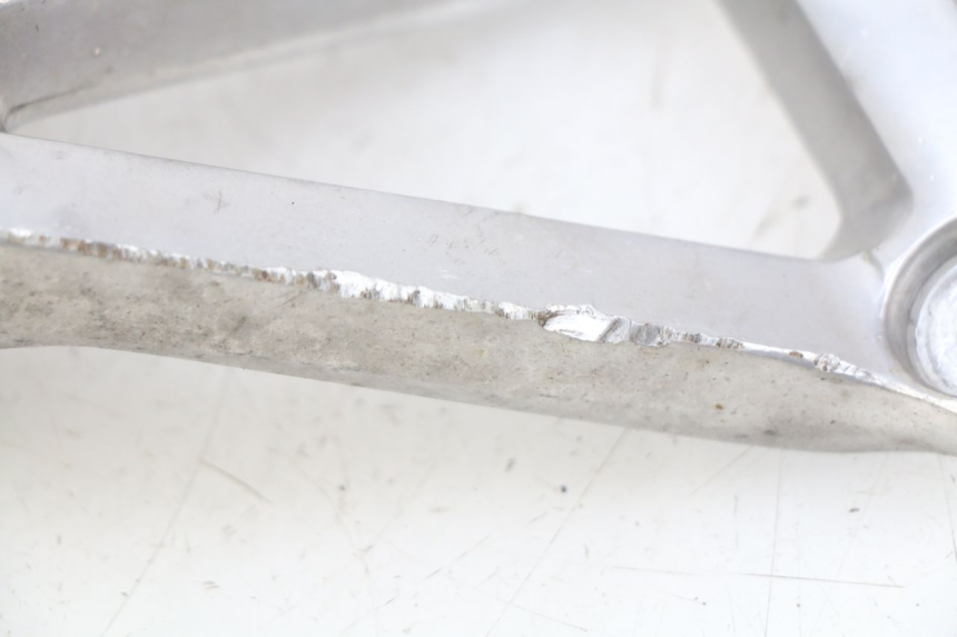 photo de PLATINA APOYA PIE TRASERO DERECHO YAMAHA FZS FAZER 600 (1998 - 2001) - Zoom estado de uso