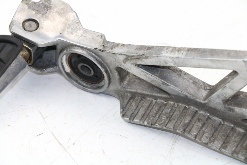 photo de SOPORTE ESTRIBERA TRASERA DERECHA YAMAHA FZX FAZER 750 (1987 - 1998) - Características distintivas