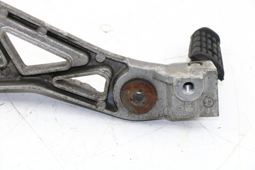 photo de SOPORTE ESTRIBERA TRASERA DERECHA YAMAHA FZX FAZER 750 (1987 - 1998) - Zoom sobre los componentes