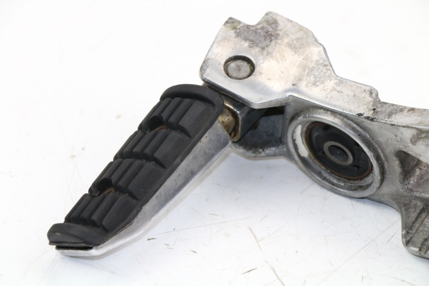 photo de SOPORTE ESTRIBERA TRASERA DERECHA YAMAHA FZX FAZER 750 (1987 - 1998) - Perfil de la pieza de repuesto