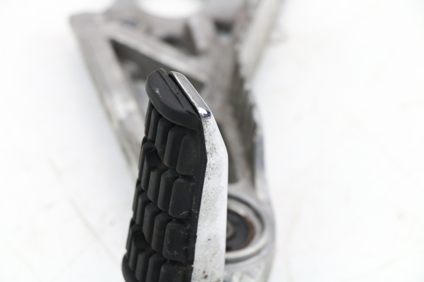 photo de SOPORTE ESTRIBERA TRASERA DERECHA YAMAHA FZX FAZER 750 (1987 - 1998) - Estado de la superficie y material