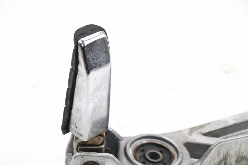 photo de SOPORTE ESTRIBERA TRASERA DERECHA YAMAHA FZX FAZER 750 (1987 - 1998) - Vista principal