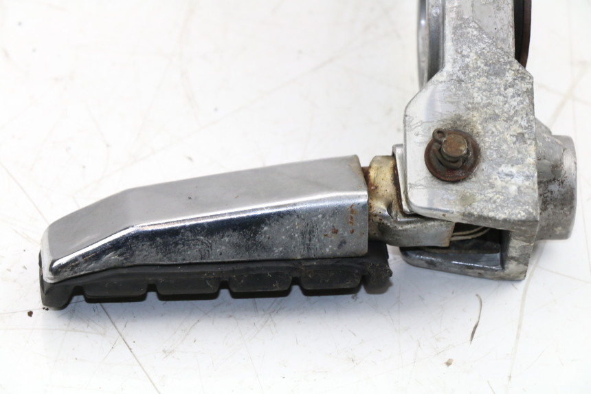 photo de SOPORTE ESTRIBERA TRASERA DERECHA YAMAHA FZX FAZER 750 (1987 - 1998) - Ángulo de visión alternativo