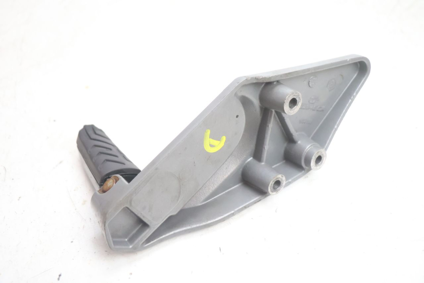 photo de SOPORTE ESTRIBERA TRASERA DERECHA GILERA GP 800 (2007 - 2013) - Otra vista del artículo