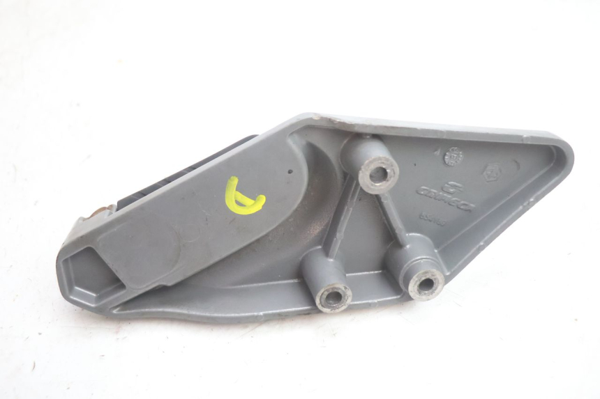 photo de SOPORTE ESTRIBERA TRASERA DERECHA GILERA GP 800 (2007 - 2013) - Características distintivas