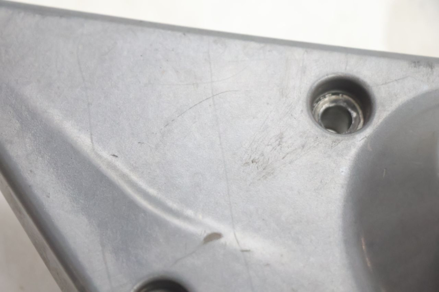 photo de SOPORTE ESTRIBERA TRASERA DERECHA GILERA GP 800 (2007 - 2013) - Detalles de los puntos de fijación