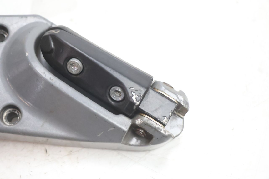 photo de SOPORTE ESTRIBERA TRASERA DERECHA GILERA GP 800 (2007 - 2013) - Estado de la superficie y material