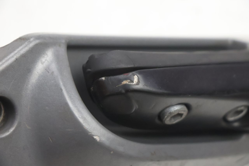 photo de SOPORTE ESTRIBERA TRASERA DERECHA GILERA GP 800 (2007 - 2013) - Recambio usado revisado