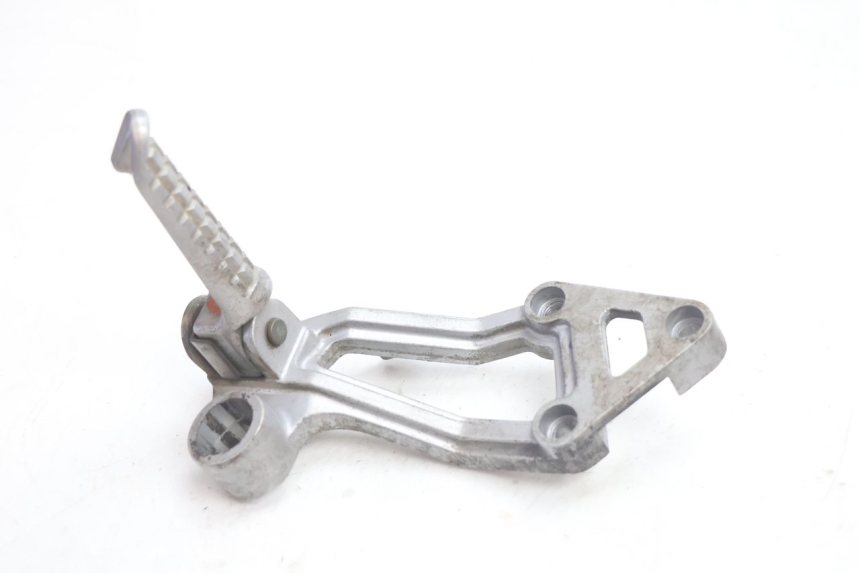 photo de SOPORTE ESTRIBERA TRASERA DERECHA KAWASAKI GPX F ZX750F 750 (1986 - 1990) - Vista principal