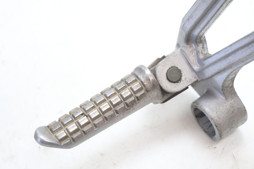 photo de SOPORTE ESTRIBERA TRASERA DERECHA KAWASAKI GPX F ZX750F 750 (1986 - 1990) - Detalle de la pieza