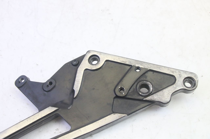 photo de SOPORTE ESTRIBERA TRASERA DERECHA KAWASAKI GPZ RX 1000 (1986 - 1988) - Zoom estado de uso
