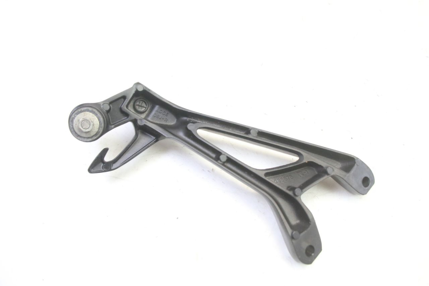 photo de SOPORTE ESTRIBERA TRASERA DERECHA SUZUKI GSR 750 (2011 - 2017) - Primer plano técnico