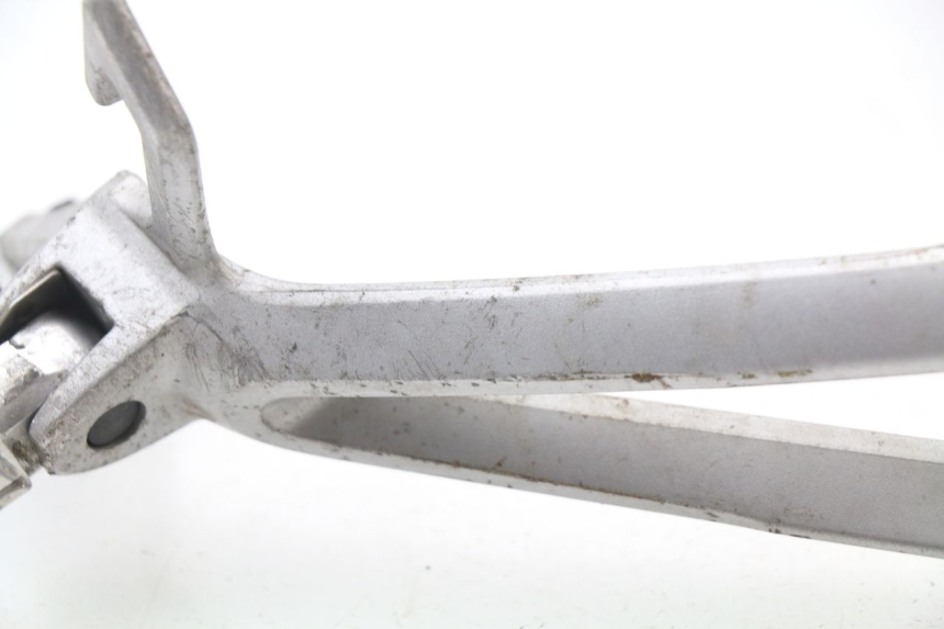 photo de SOPORTE ESTRIBERA TRASERA DERECHA SUZUKI GSX-R GSXR 600 (2008 - 2010) - Detalles de los puntos de fijación