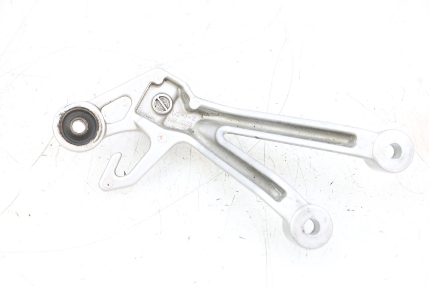 photo de SOPORTE ESTRIBERA TRASERA DERECHA SUZUKI GSXR GSX-R 1000 (2003 - 2004) - Otra perspectiva