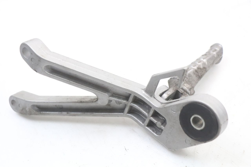 photo de SOPORTE ESTRIBERA TRASERA DERECHA HYOSUNG GTR 125 (2006 - 2008) - Estado de la superficie y material