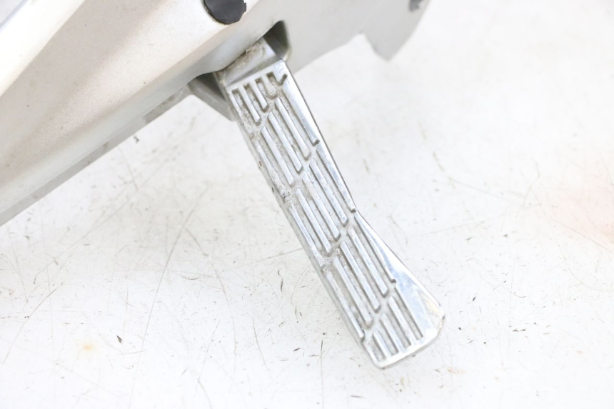 photo de SOPORTE ESTRIBERA TRASERA DERECHA JM MOTORS GTS 125 (2015 - 2019) - Otra perspectiva