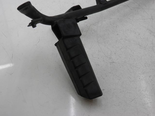 photo de SOPORTE ESTRIBERA TRASERA DERECHA HONDA FES PANTHEON 125 (2003 - 2007) - Primer plano técnico