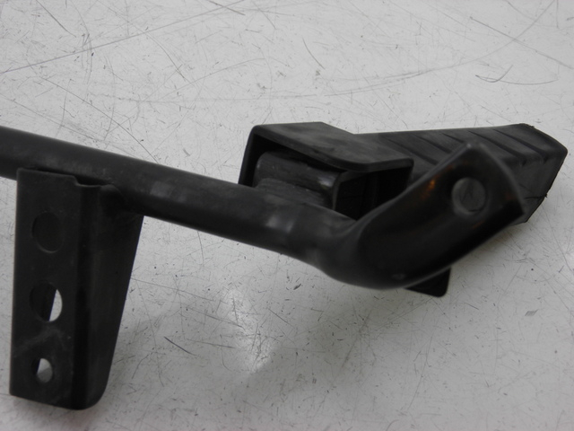 photo de SOPORTE ESTRIBERA TRASERA DERECHA HONDA FES PANTHEON 125 (2003 - 2007) - Vista general del producto