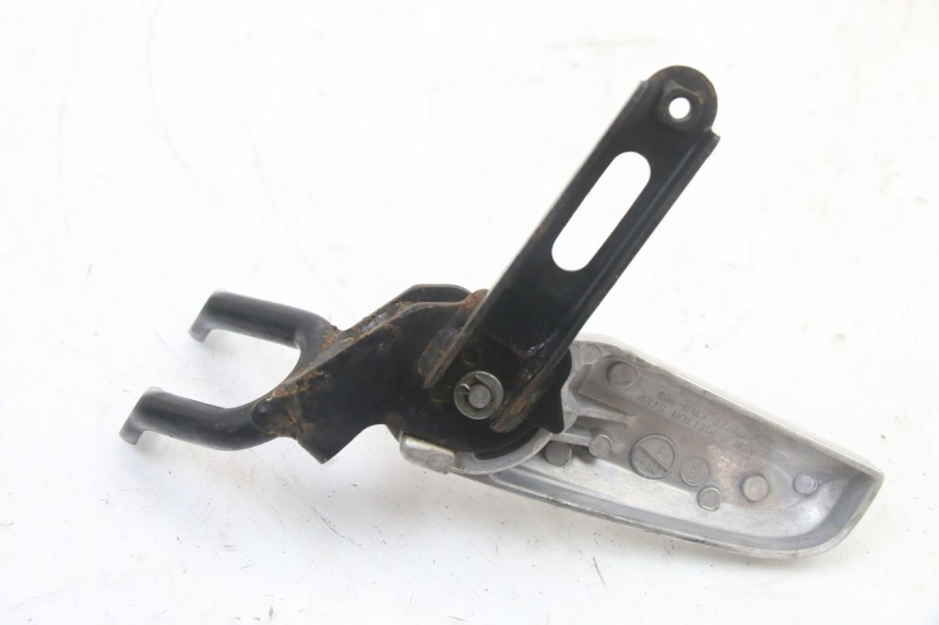 photo de SOPORTE ESTRIBERA TRASERA DERECHA HONDA PCX (JF57/JF64) 125 (2014 - 2018) - Detalles de los puntos de fijación