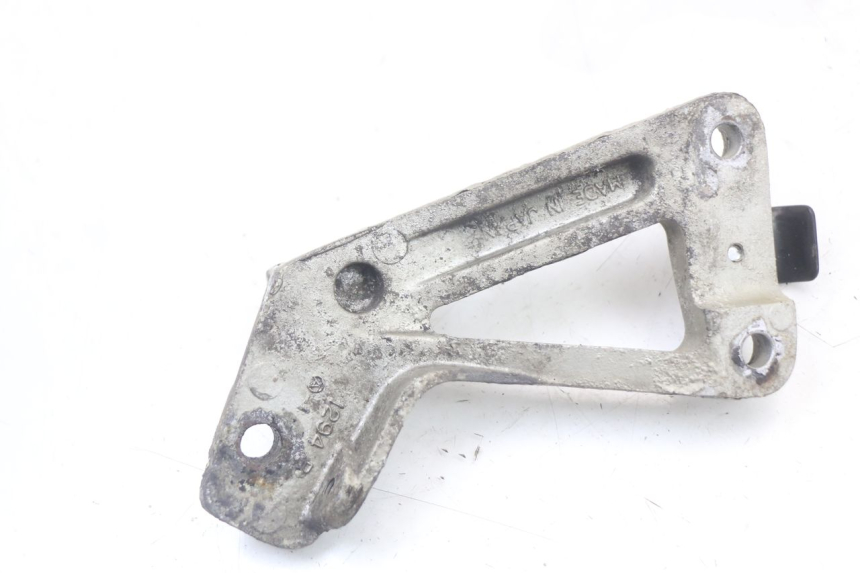 photo de SOPORTE ESTRIBERA TRASERA DERECHA KAWASAKI GTR 1000 (1994 - 2004) - Primer plano técnico