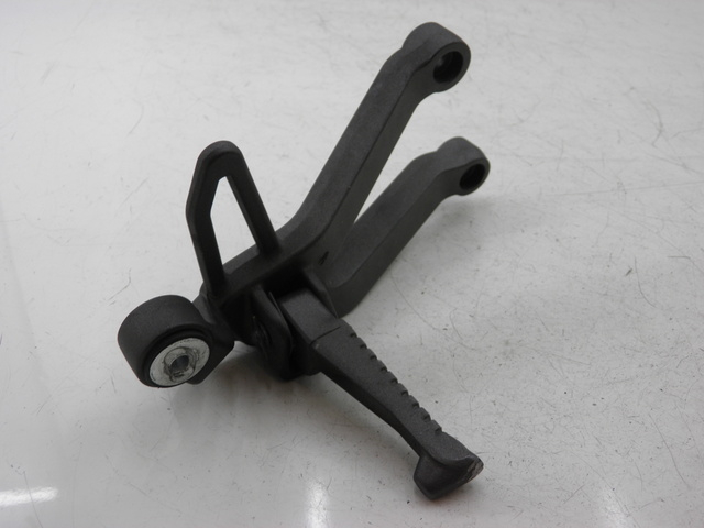 photo de SOPORTE ESTRIBERA TRASERA DERECHA KYMCO QUANNON NAKED 125 (2010) - Vista general del producto