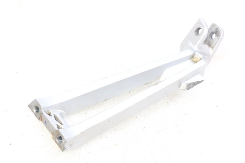 photo de PLATINA APOYA PIE TRASERO DERECHO YAMAHA MT ABS 125 (2014 - 2018) - Detalle de la pieza