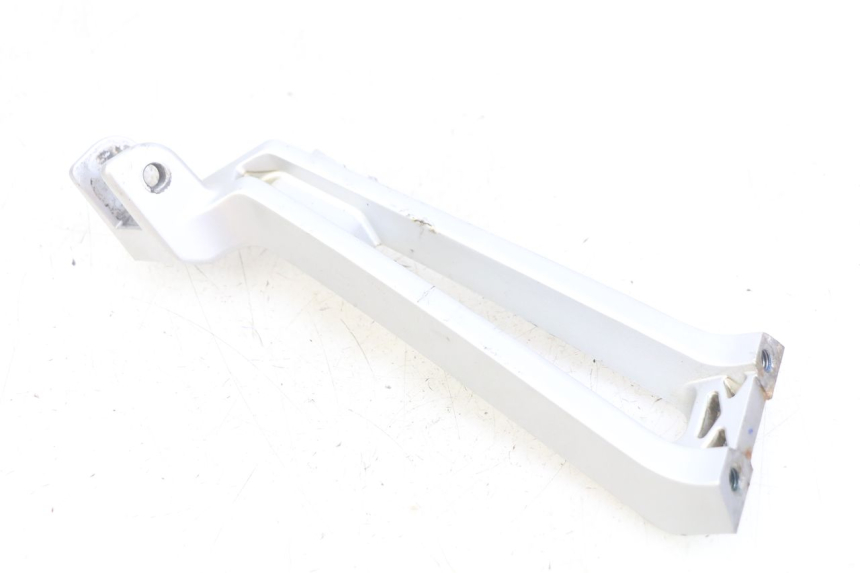 photo de PLATINA APOYA PIE TRASERO DERECHO YAMAHA MT ABS 125 (2014 - 2018) - Detalles de los puntos de fijación