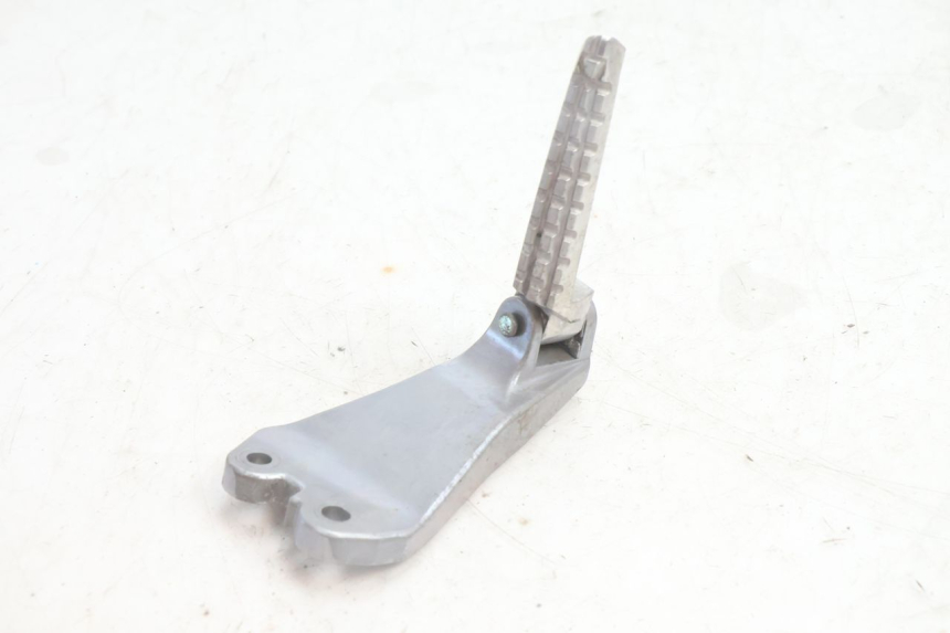 photo de SOPORTE ESTRIBERA TRASERA DERECHA YAMAHA N-MAX NMAX 125 (2021 - 2024) - Primer plano técnico