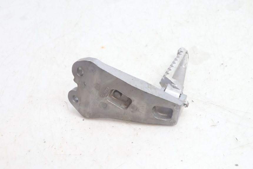 photo de SOPORTE ESTRIBERA TRASERA DERECHA YAMAHA N-MAX NMAX 125 (2021 - 2024) - Detalles de los puntos de fijación