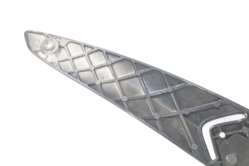 photo de PLATINA APOYA PIE TRASERO DERECHO GILERA NEXUS 125 (2009 - 2013) - Primer plano técnico