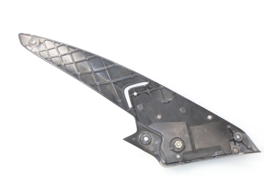 photo de PLATINA APOYA PIE TRASERO DERECHO GILERA NEXUS 125 (2009 - 2013) - Detalles de los puntos de fijación