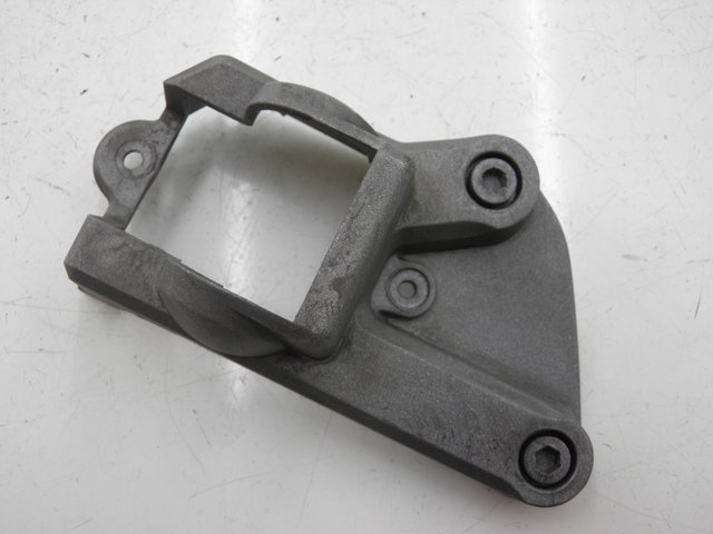 photo de SOPORTE ESTRIBERA TRASERA DERECHA PEUGEOT JET FORCE CARBU 50 (2003 - 2016) - Vista principal