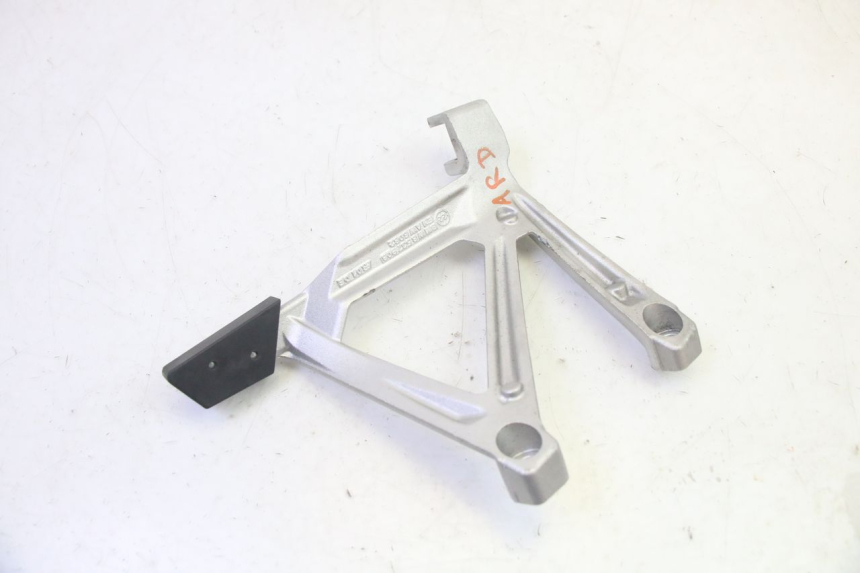 photo de SOPORTE ESTRIBERA TRASERA DERECHA BMW R GS 1250 (2021 - 2024) - Otra perspectiva