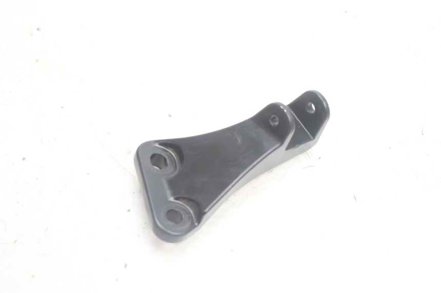 photo de SOPORTE ESTRIBERA TRASERA DERECHA JM MOTORS R-MAX TECH 50 (2024 - 2026) - Detalle de la pieza