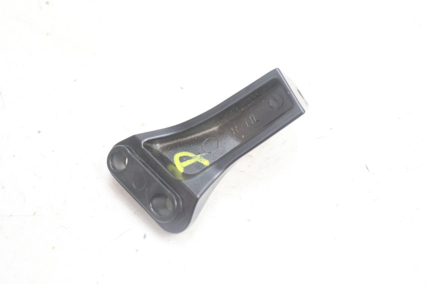 photo de SOPORTE ESTRIBERA TRASERA DERECHA JM MOTORS R-MAX TECH 50 (2024 - 2026) - Otra perspectiva